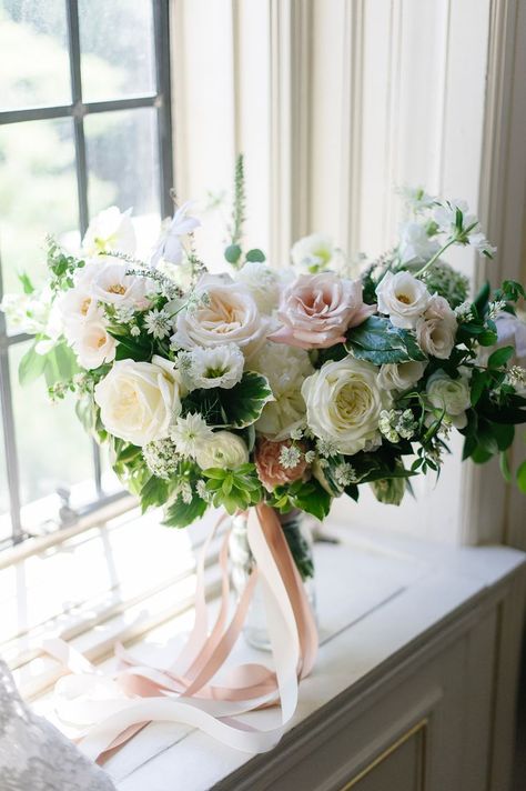 Wedding Bouquets Champagne, Spray Rose Bouquet, Floral Design Ideas, Garden Style Bouquet, Wedding Bouquet Champagne, Bouquet Pastel, Pastel Bouquet, Beautiful Bridal Bouquet, Beautiful Wedding Flowers