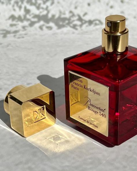 Luxury Aesthetic Wallpaper, Mfk Baccarat Rouge 540, Fragrance Lab, Baccarat Rouge 540, Perfume Art, Expensive Perfume, Best Fragrance For Men, Earthy Fragrance, Home Fragrance Accessories