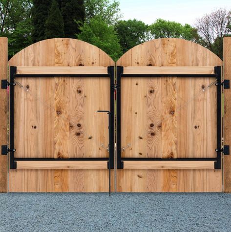 Driveway Gate Diy, Wooden Fence Gate, Wood Fence Gates, Gates Driveway, Fence Gates, Wooden Gates Driveway, Backyard Gates, Garden Gate Design, Fence Gate Design