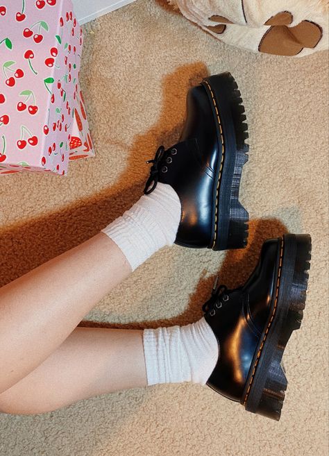 Flat Platform Shoes, Black Platform Shoes Outfit, Platform Shoes Outfit Aesthetic, Platform Shoes Outfits, Platform Shoes Outfit, Platform Dress Shoes, Platform Shoes Sneakers, Black Platform Sneakers, Shoes Platform Sneakers