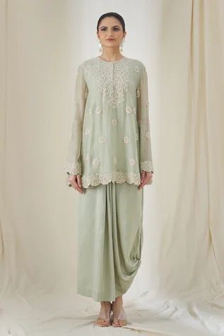 Shop for Anamika Khanna Green Floral Embroidered Tunic Skirt Set for Women Online at Aza Fashions Anamika Khanna Embroidery Details, Short Tunic, Anamika Khanna, Kurta Style, Draped Skirt, Lakme Fashion Week, Indian Clothes, Boho Kimono, Embroidered Tunic