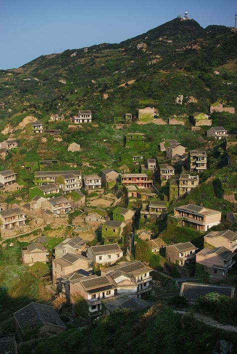 Abandoned village in Gouqi Island... Overgrown Village, Fantasy Coastal Village, Village By The Sea, Fisherman Village, Zhoushan, Abandoned Village, Abandoned Fishing Village, Fishing Villages, Small Island