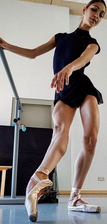 Ballerina Legs, Dancer Legs, Ballet Legs, Dancer Lifestyle, Dance Forever, Ballet Poses, Ballet Inspiration, Dance Movement, Ballet Photography