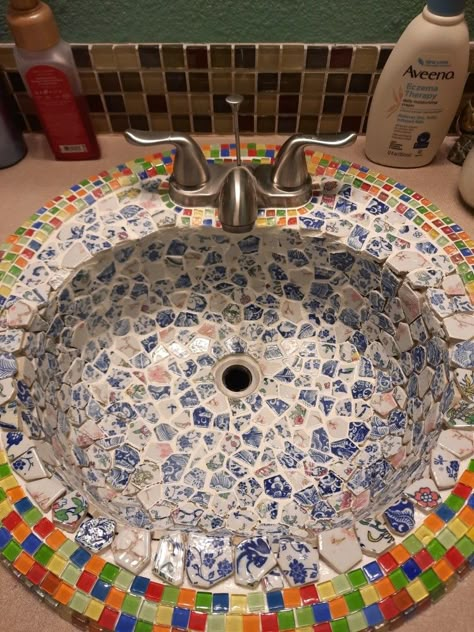 Mosaic Art Deco Bathroom, Mosaic Tile In Kitchen, Upcycled Sink, Mosaic Bathtub, Sink Mosaic, Mosaic Bathroom Floor, Tile Sink, Clay Sinks, Creative Bathroom Ideas