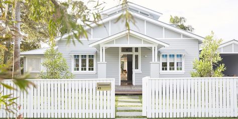 The Manor Byron Bay | Accomodation Byron Bay | The Weekend Edition Gold Coast Beach Chic Decor, Weatherboard House, Front Fence, Cottage Exterior, White Picket Fence, Street House, Beach Shack, Beach House Interior, Hamptons House