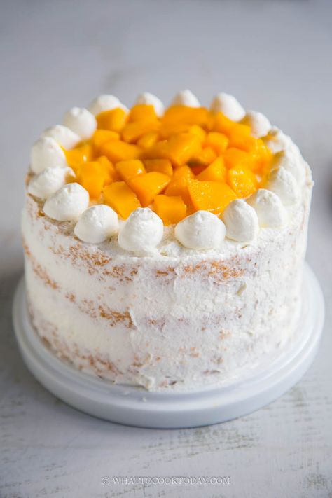 Mango Whipped Cream, Fruit Sponge Cake, Whipped Cream Cake, Whipped Cream Cakes, Cake Calories, Mango Cream, Mango Cake, Dessert Smoothie, Sponge Cake Recipes