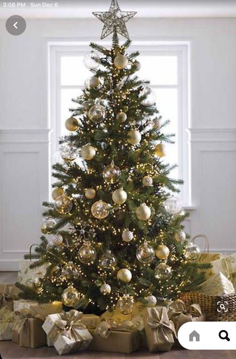 Christmas Tree Decoration Ideas, Tree Decoration Ideas, Christmas Tree Inspo, Gold Christmas Tree Decorations, Pretty Christmas Trees, Christmas Tree Decorating Themes, Elegant Christmas Trees, Gold Christmas Decorations, Christmas Tree Inspiration