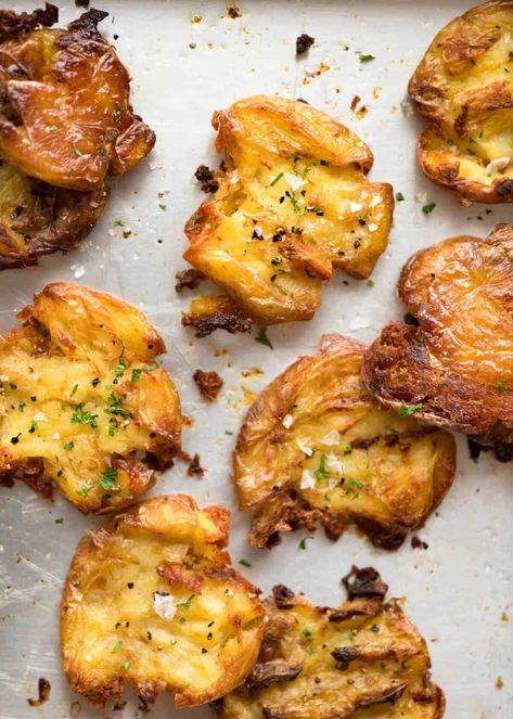 Meet your new favourite way with spuds – crispy SMASHED POTATOES! Crazy crispy on the outside and fluffy on the inside, they taste like buttery french fries - but crisper! Smashed Potatoes Recipe, Crispy Smashed Potatoes, Mini Potatoes, Breakfast Burger, Recipetin Eats, Recipe Tin, Smashed Potatoes, How To Cook Potatoes, Baked Potatoes