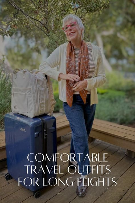 Discover the best airport capsule travel style for long-haul flights, combining comfort and chic fashion. Find travel fashion tips on layering, choosing travel-friendly clothes, and creating a versatile outfit for any flight. Stay stylish and cozy from takeoff to landing with these airport fashion essentials perfect for your next adventure. Long Distance Travel Outfit, Travel Hacks For Long Flights, What To Wear On A Long Haul Flight, What To Wear On A Long Flight To Europe, Long Haul Flight Outfit, Airplane Hacks Long Flights, Travel Outfit Long Flights, Long Haul Flight Tips, Long Flight Outfit