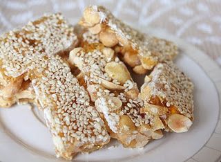 Chinese peanut+sesame candy bars #花生芝麻糖 #Malt sugar hard candies with sesames and chopped peanuts #Asian_Dessert Sesame Candy, New Years Eve Snacks, Peanut Cake, Candy Bar Recipe, Peanut Bar, Peanut Candy, Brittle Recipes, Fudge Bars, Chinese Dessert