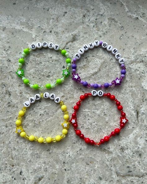 Word Ideas For Bracelets, Matching Bracelets For 4 Friends, Funny Things To Put On Bracelets, Bead Bracelet Ideas Words, Cute Bracelet Ideas Diy, Bracelet Ideas Words, Letter Bracelet Ideas, Silly Bracelets, Beaded Bracelets With Words