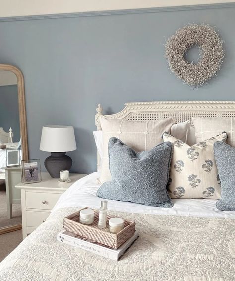 9 Beautiful Blue Bedroom Ideas For A Chic and Relaxing Vibe - Home Chic & Comfort Light Blue Guest Room Ideas, Light Blue Neutral Bedroom, Duck Egg Blue Bedroom Color Combos, Light Blue Master Bedrooms Decor, Blue Country Bedroom, Pale Blue Bedroom Ideas, Bedroom Ideas Blue And White, Muted Blue Bedroom, Blue Cream Bedroom