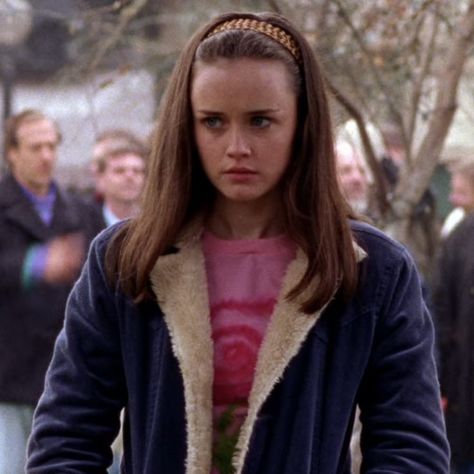 Rory Gilmore Style, Rory Gilmore, Gilmore Girls, Girl Icons, Straight Hairstyles, Fall Outfits, Most Beautiful, Fashion Inspo, Celebrities