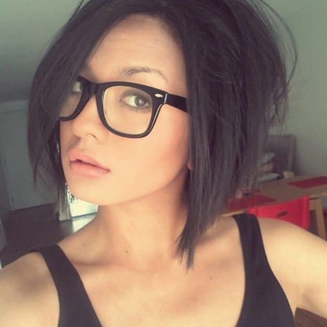 11-Shoulder-Length-Bob-Hairdo 37 Cute Hairstyles for Women with Glasses this Year Glasses Ideas, Tan Skin Blonde Hair, Hairstyles With Glasses, Corte Bob, Bob Haircut With Bangs, Long Bob Haircuts, Medium Short Hair, Long Bob Hairstyles, Haircuts With Bangs