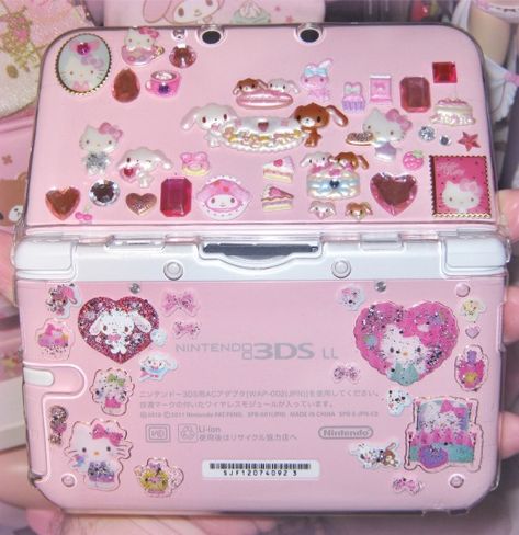 decorating my 3ds 💓*॰ْ*✧ Pink 3ds, Nintendo 3ds Games, Kawaii Games, Charmmy Kitty, Retro Gadgets, Ds Games, Kawaii Core, Pink Girly Things, Game System