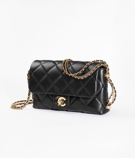 Bolsa, couro de cordeiro & metal dourado, preto - CHANEL Chanel Classic Flap Bag, Fendi Mini, Chanel Fashion Show, Chanel Watch, Mode Chanel, Chanel Store, Chanel Flap Bag, Cruise Collection, Bag Chanel