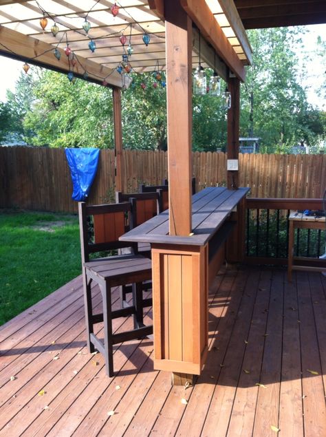 Backyard Deck Bar Ideas, Bar Under Pergola, Patio Bars Outdoor Decks, Outdoor Covered Bar Ideas, Deck With Bar Counter, Pergola With Bar Ideas, Covered Patio With Bar, Grill Bar Outdoor Patio, Small Outdoor Bar Ideas Backyards