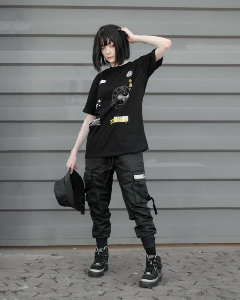 Girl Techwear, Techwear Female, Techwear Girl, Casual Techwear, Techwear Women, 2000s Japanese Fashion, Techwear Fashion, Cyberpunk Clothes, Cyberpunk Fashion