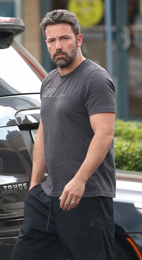 Bear Mode Physique, Ben Affleck Beard, Bruce Wayne Ben Affleck, Ben Affleck Bruce Wayne, Batman Ben Affleck, Ben Affleck And Jennifer Garner, Jennifer Garner Ben Affleck, Affleck Batman, Josh Bowman