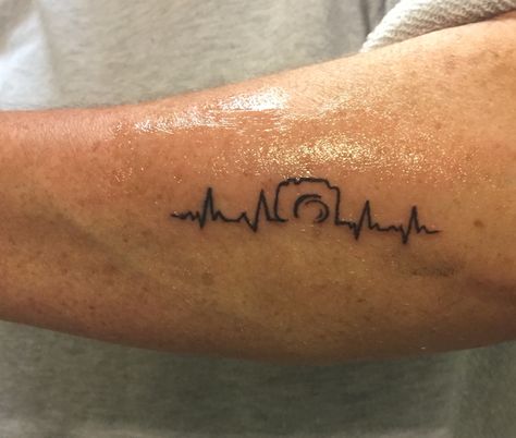 Camera tattoo with heartbeat Pulse Tattoo, Anatomical Tattoos, Camera Tattoo Design, Photographer Tattoo, Tattoos Heart, Camera Tattoos, Heartbeat Tattoo, Camera Tattoo, Tattoo Photography