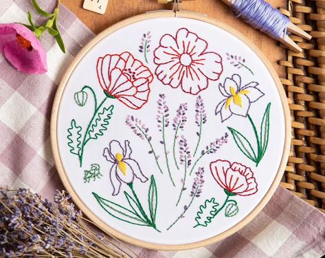 HawthornHandmade | Etsy Embroidery Easy, Diy Embroidery Kit, Wooden Embroidery Hoops, Poppy Pattern, Contemporary Embroidery, Card Pattern, Easy Stitch, Botanical Design, Journal Art