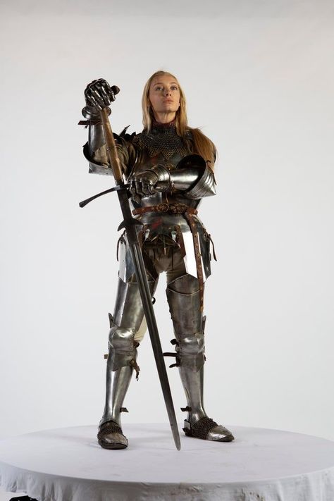 Knight Pose Reference, Knight Pose, Lady Knight, Armor Reference, References Poses, Female Armor, Photographie Portrait Inspiration, Female Knight, Reference Sheet