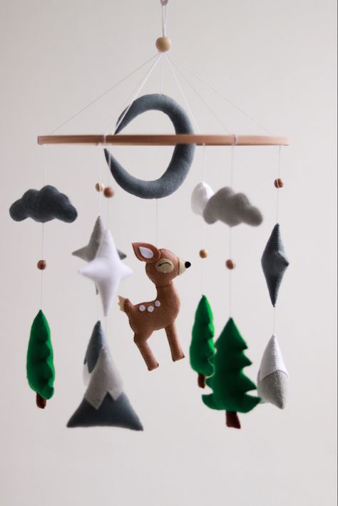 Woodland felt mobile with trees, mountains and a deer for a baby girl or baby boy. It’s include stars, clouds and a moon and it will be great addition for the forest theme nursery room. Leo Nursery, Forest Mobile, Nature Nursery, Forest Nursery Decor, Woodland Crib, Rainbow Mobile, Future Son, Woodland Mobile, Jean Quilt