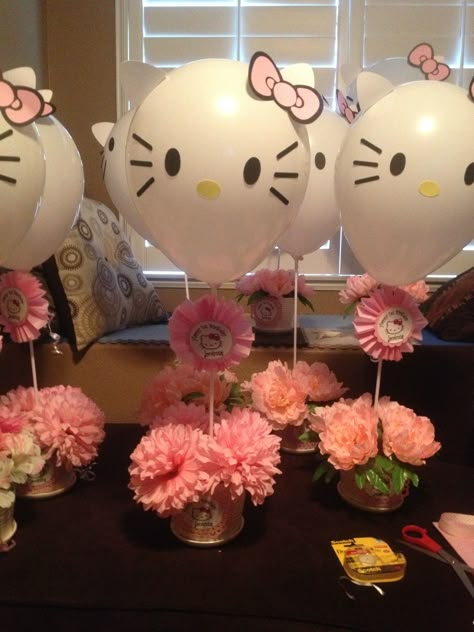 Hello kitty centerpiece Hello Kitty Birthday Table, Hello Kitty Pool Party Decorations, Hello Kitty Table Decorations, Hello Kitty Diy Decorations, Hello Kitty Baby Shower Ideas, Hello Kitty Party Decorations, Hello Kitty Party Ideas, Hello Kitty Birthday Party Ideas, Kue Hello Kitty