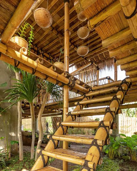 Bamboo Home Design, Bamboo Building Design, Building With Bamboo, Bamboo Huts Ideas, Bamboo Hut House, Bamboo Cottage, Cottage House Design, Ijen Volcano, Bamboo Hut