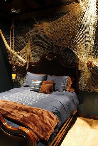 25 Nautical Bedding Ideas for Boys - Hative Boys Nautical Bedroom, Net Canopy, Room Canopy, Pirate Cove, Pirate Bedroom, Easy College Halloween Costumes, Makeup Clown, Nautical Bedding, Pirate Room