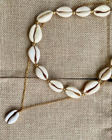 Sea Shell Bracelet, Summer Necklaces, Necklace Drawing, Sea Shell Necklace, Diy Fabric Jewellery, Shell Choker, Handmade Jewelry Tutorials, Jewelry Accessories Ideas, Seashell Necklace