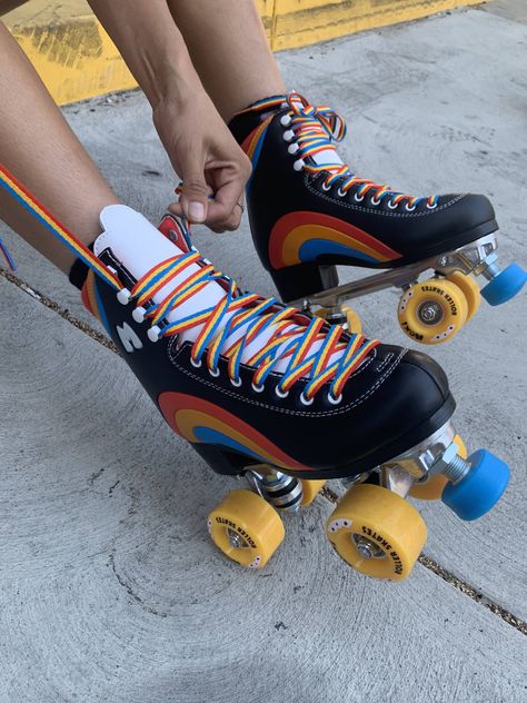 Cool Roller Blades, Moxi Rainbow Rider, Roller Skate Ideas, Roller Skate Design Ideas, Cool Roller Skates, Quad Roller Skates Aesthetic, Cute Roller Skates, Roller Skates Accessories, Rainbow Rider Skates