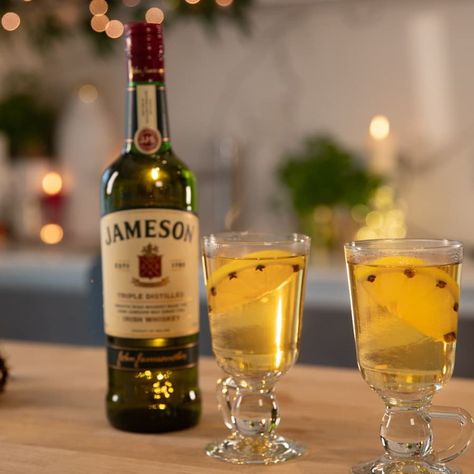 Jameson Hot Toddy Recipe, Hot Water And Lemon, Hot Toddy Recipe, Cocktails Tequila, Tea Syrup, Cocktails Vodka, Toddy Recipe, Spiced Tea, Hot Toddies Recipe