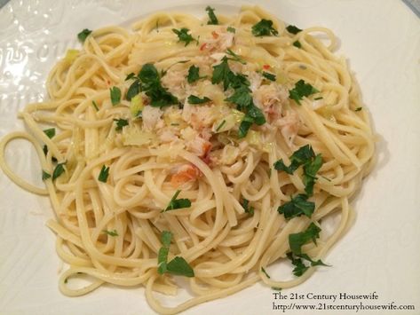 Crab Linguine is a classic pasta dish and perfect for this time of year when crab is in season. My version of this recipe is incredibly easy Crab Linguini, Dungeness Crab Recipes, Crab Linguine, Crab Pasta, Linguine Recipes, Dungeness Crab, Crab Recipes, Spring Vegetables, Frozen Peas