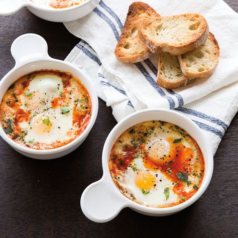 Eggs With Tomatoes, Tomatoes Mozzarella, Tomato Mozzarella, Egg Dish, Food Tasting, Baked Eggs, Breakfast Brunch Recipes, An Egg, Breakfast Dishes