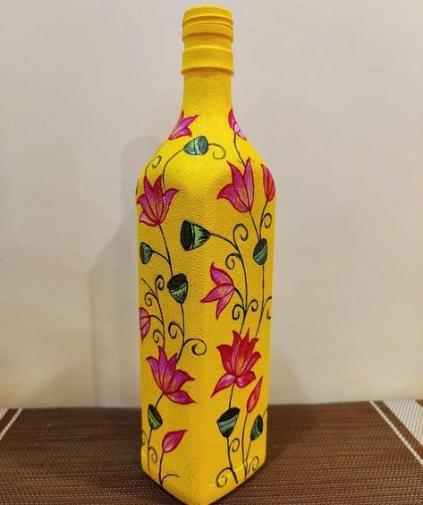 Bottle Painting Ideas, Bottle Art Projects, Dot Designs, Painted Glass Bottles, Indian Handicrafts, Hand Painted Bottles, Painted Pots Diy, Glass Painting Designs, Glass Bottle Diy