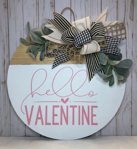 Valentine Door Hanger, Saint Valentin Diy, Valentines Bricolage, Hello Valentine, Valentines Door Hanger, Diy Valentine's Day Decorations, Door Signs Diy, Valentines Sign, Diy Valentines Decorations