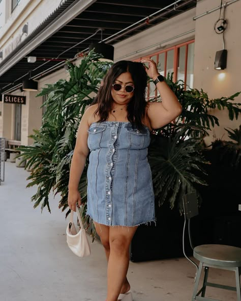 Plus Size Lifestyle & Outfits on Instagram: “I really need to buy more of this denim dress in different colors @prettylittlething plussize, midsize, little black dress, summer outfit…” Coat Fall Outfit, Plus Size Ootd, Mid Size Outfits, Trench Coat Fall, Healing Symbols, Comfy Casual Outfits, Midsize Style, Plus Size Beauty, Plus Size Fashion For Women