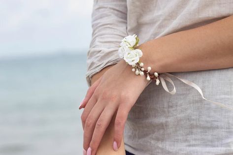 Corsage Bracelet Ivory Flower Wirst Corsage Bridesmaid Wirst - Etsy Wedding Bracelet Flower, Hand Corsage, Mother Of Bride Corsage, Bracelet Corsage, Corsage Bracelet, Flower Girl Headpiece, Corsage And Boutonniere Set, Flower Crown Bride, Flower Girl Accessories