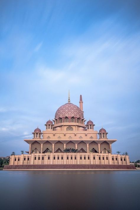 Aesthetic Mosque, Putra Mosque, Sultan Qaboos Grand Mosque, Jama Masjid, Design Club, Sheikh Zayed Grand Mosque, History Of India, Islamic Culture, Beautiful Mosques