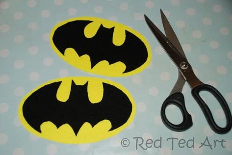 Batman Mask Template, Batman Costume For Boys, Batman Badge, Disfraz Diy, Sew Costume, Diy Girls Costumes, Batman Costume For Kids, Batman Costume Diy, Costume Ideas For Kids