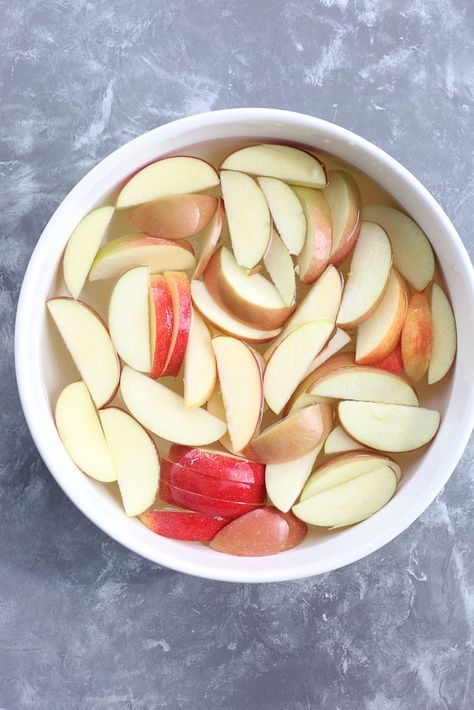 Storing Sliced Apples, How To Get Apples Not To Brown, How To Keep Apples From Turning Brown After Slicing, How To Store Apple Slices, How To Store Sliced Apples, How To Keep Apples From Browning Lunches, How Do You Keep Apples From Browning, How To Keep An Apple From Browning, Soaking Apples In Salt Water