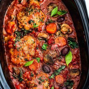 Back Pri Chicken Catchatori, Chicken Cacciatore Slow Cooker, Slow Cooker Chicken Cacciatore, Cacciatore Recipes, Chicken Cacciatore Recipe, The Recipe Critic, Red Bell Peppers, Recipe Critic, Chicken Cacciatore