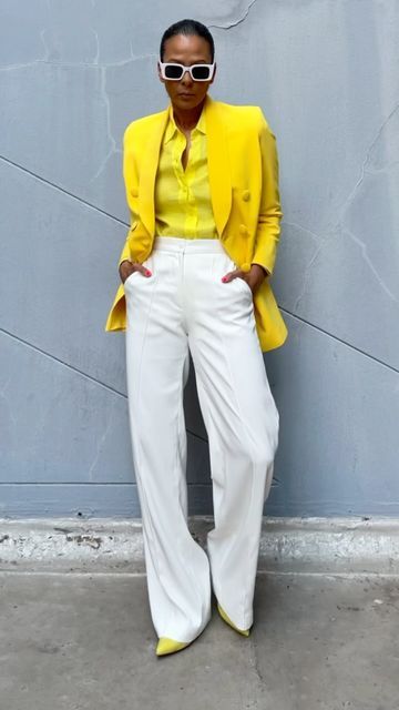 Style Yellow Blazer, Bright Yellow Blazer Outfit, Yellow And White Outfits For Women, Yellow Blazer Outfit Classy, Yellow Blazer Outfit Casual, Yellow Blazer Outfits For Women, Blazer Amarillo Outfit, Yellow Blazer Outfits, Lemon Yellow Outfit