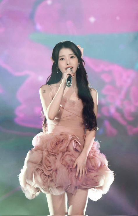 Iu Soloist, Iu Dress, Chinese Princess Dress, Rich Outfits, Iu Hair, Chinese Princess, Preformance Outfits, Fancy Wedding Dresses, Iu Fashion