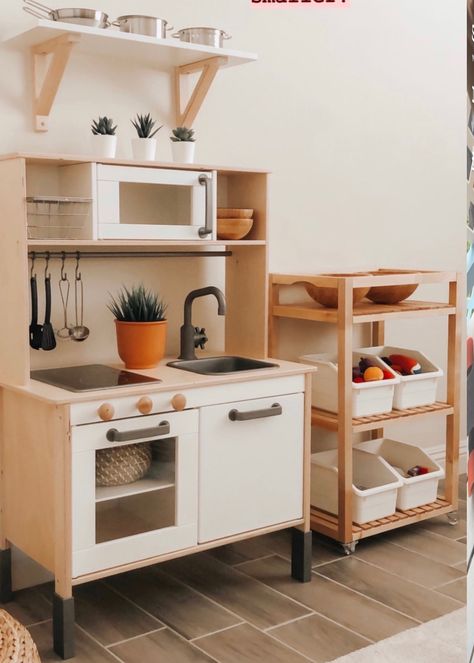 Playroom Design Minimalist, Girls Kitchen Play Area, Ikea Kitchen Playroom, Modern Play Kitchen, Ikea Play Kitchen Organization, Aesthetic Play Kitchen, Toy Kitchen Set Up, Play Area In Kitchen, Montessori Kitchen Diy