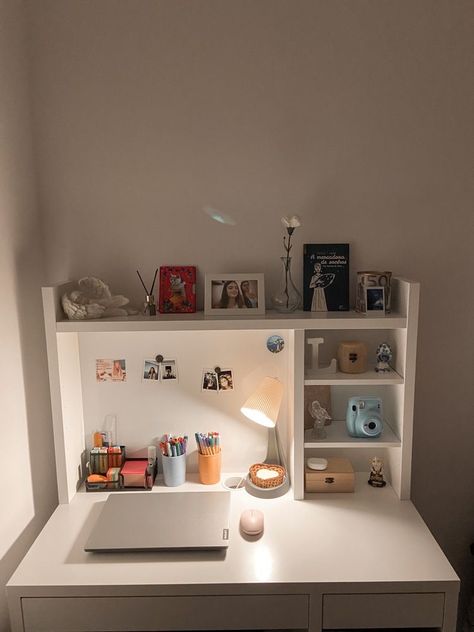 Study Table Decor Minimalist, Simple Office Organization, Korean Style Room Aesthetic, Study Desk Ideas Minimalist, Ikea Desk Decor, Small Desk Organization Aesthetic, Desk Ideas Simple, Modern Study Table In Bedroom, Study Space Ideas In Bedroom