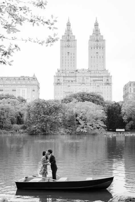 Photo: @by_matthew of @clybymatthew #clybymatthew #matthewree #love #nyc #nycwedding #nycweddingphotographer #nycengagement #engagement #destinationweddingphotographer #destinationwedding #nycweddingplanning #wedding #weddingplanning #weddinginspiration #engaged #weddingideas #romanticwedding #romance #engagementsession #centralparkengagmentphoto #engagementphoto #centralparkcouplephoto #boat Photos In Nyc, Central Park Fall, City Engagement Pictures, Engagement Photos Nyc, Nyc Wedding Photos, Central Park Manhattan, Nyc Photoshoot, Central Park Weddings, Engaged Couples Photography