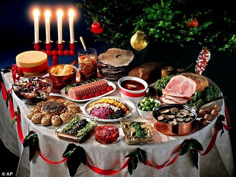 Swedish Julbord Scandinavian Smorgasbord, Smorgasbord Ideas, 1950s Disney, Swedish Christmas Food, Christmas Homes, Sweden Christmas, Scandinavian Recipes, Štědrý Den, Swedish Traditions