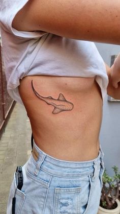 Shark Tattoo Ideas, Hai Tattoo, Beachy Tattoos, Stingray Tattoo, Cute Henna Tattoos, Rib Tattoos For Women, Basic Tattoos, Shark Tattoo, Small Pretty Tattoos